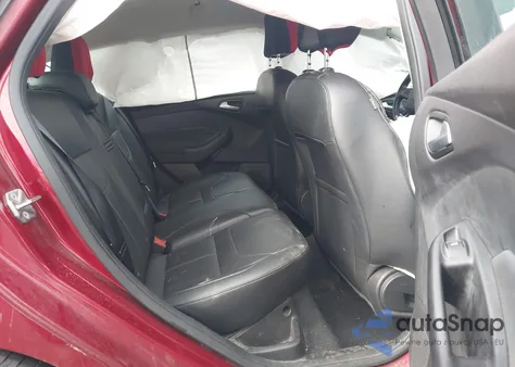 2016 Ford Focus Se z USA, uszkodzony, nr VIN 1FADP3K20GL332886